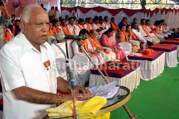 ಸಿದ್ದರಾಮಯ್ಯರಿಂದ ರಾಜ್ಯದ ಖಜಾನೆ ಲೂಟಿ: ಯಡಿಯೂರಪ್ಪ ಆರೋಪ